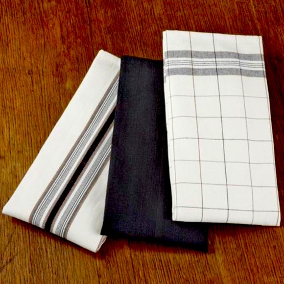 Le Creuset Kitchen Nwot Set Of 3 Le Creuset Kitchen Towel Set Poshmark